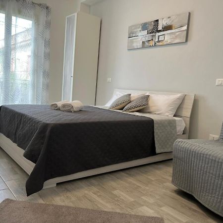 Bed and Breakfast Il Melograno Карини Экстерьер фото